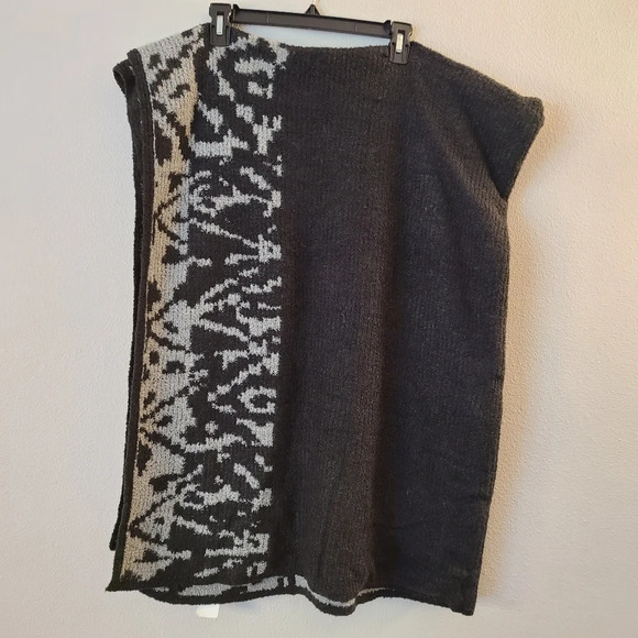 Prana Alberta Black & Gray Sweater Throw Blanket - Picture 1 of 4